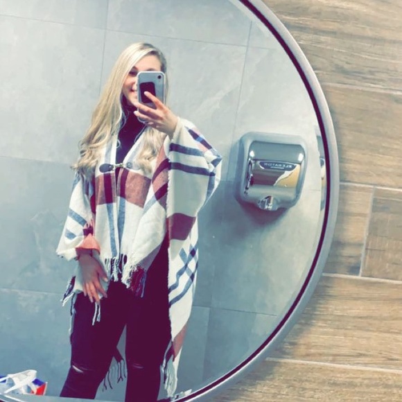 Meet your Posher, Ashlyn - Picture 1 of 2